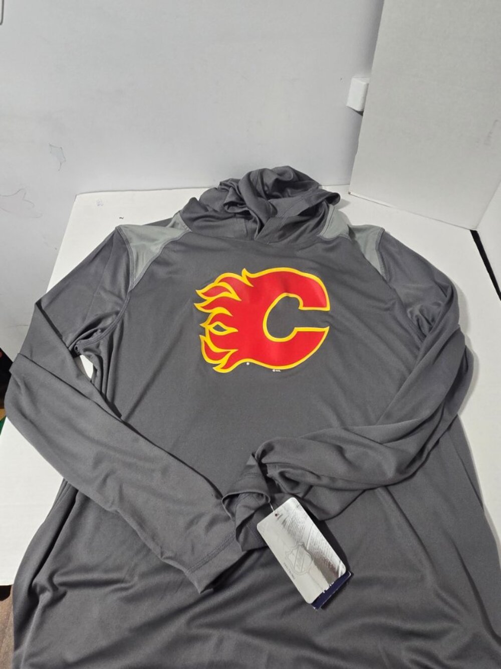 Calgary Flames Fanatics Performance Hoodie | NWT | Men's XL | NHL Licensed | - Picture 5 of 15